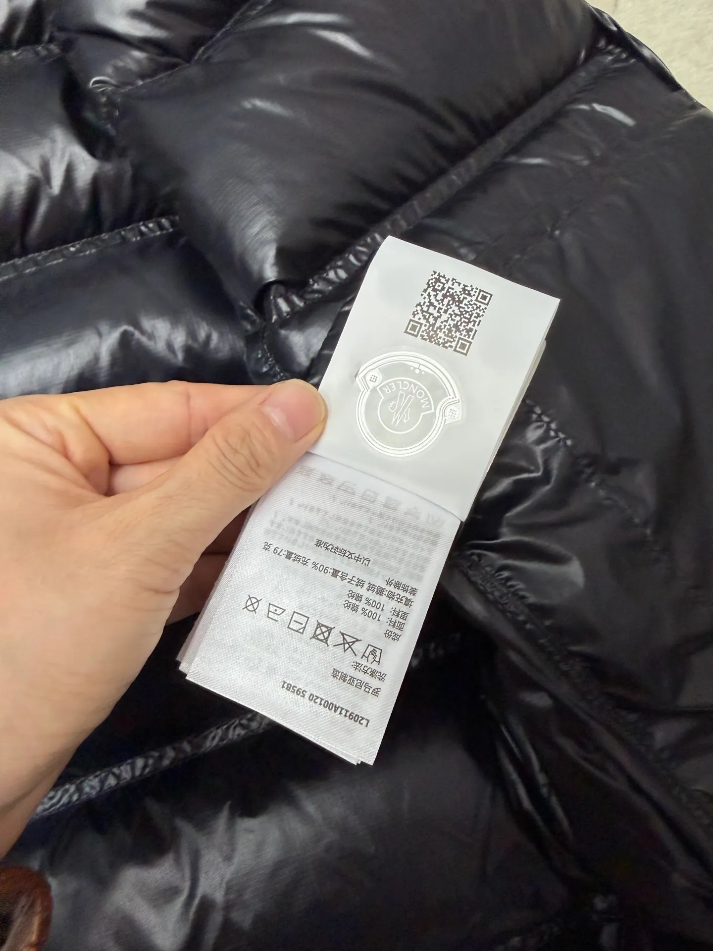 Moncler Mon Classic ， 80 Paninari 。 ，Classic ， ， 。 ， ， ， 。 Moncler Classic ， ， ， ， 、 。 ：100% ：100% ：90% 10% ： ， ， ： 、 、 、 、 、 、 size：123456